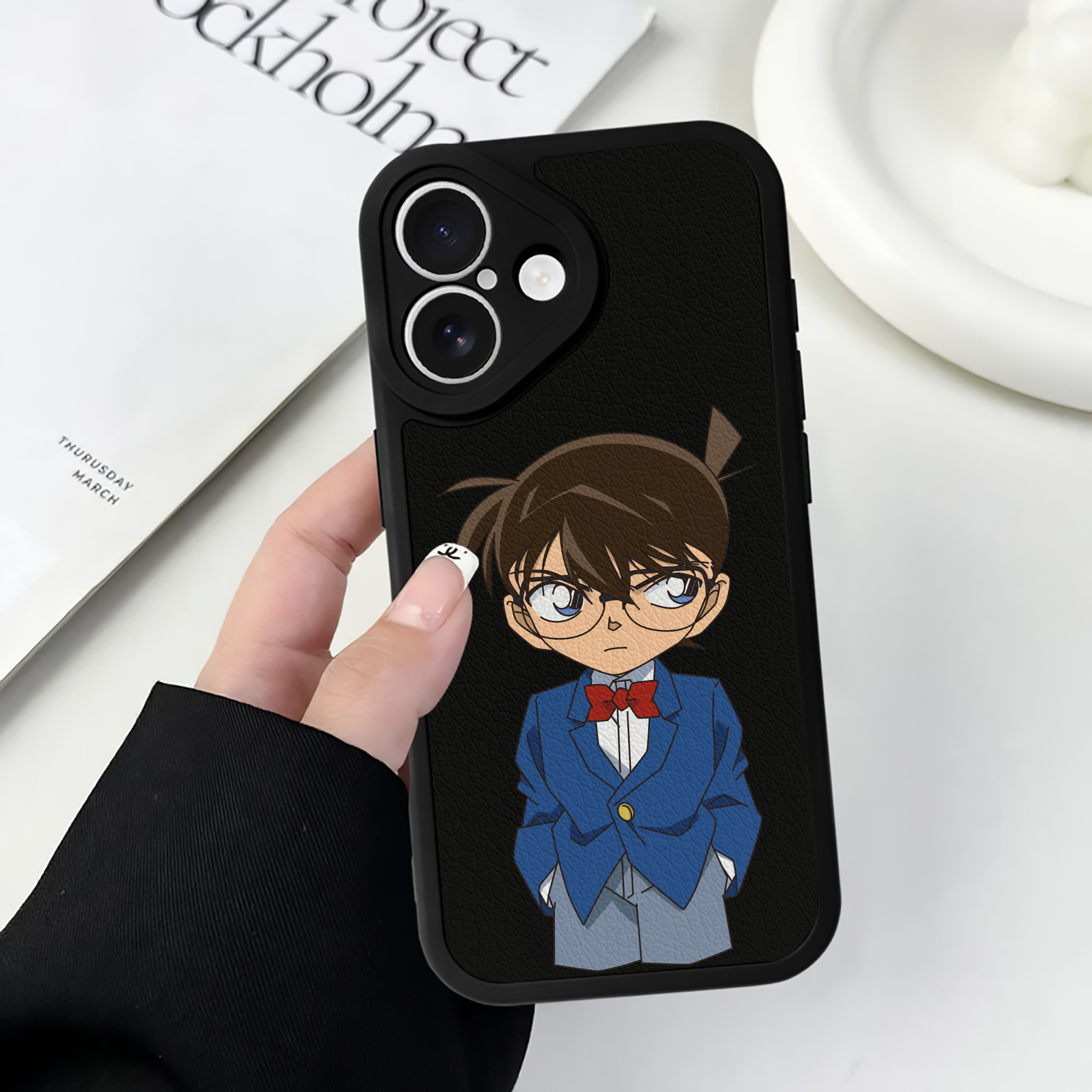 （画像用） 名探偵コナン 江戸川 コナン Detective Conan Conan Edogawa 【iPhone 16シリーズ対応】シリコンスマホケース（レザー調） 材質：シリコン